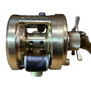 Carrete de Pesca de Casting Usado de Primera Calidad para Calcutta Conquest 400F, Cuerpo de Metal, Relación de Engranajes 5.0:1, 4+1 Rodamientos de Bolas, Funcionamiento Suave - Product Image 5