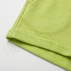 Conjunto de 2 piezas verde lima para mujer, top corto sin mangas con estampado geométrico y pantalones cortos con cordón, ropa informal para primavera y verano - Product Image 6