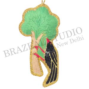 Ornements de Noël personnalisés en velours satiné brodé à la main, écologiques, avec fils dorés, oiseau et bouilloire, de Brazeal Studio - Product Image 1