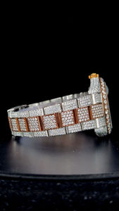 นาฬิกา Iced Out VVS Moissanite หน้าปัดมุกขาว ตัวบอกชั่วโมงประดับเพชร ตัวเรือนโรสโกลด์ทูโทน ฝังเพชรเต็มเรือน ผลิตในสวิสเซอร์แลนด์ นาฬิกาหรูสำหรับผู้ชาย - Product Image 4