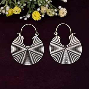 Boucles d'oreilles en laiton de la série Luxe Metal Craft, qualité supérieure, finition brillante, article de gros personnalisé en usine - Product Image 1