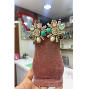 Boucles d'oreilles clous en zircon plaqué or de qualité supérieure, aspect pierre, pour femmes et jeunes filles, idéales pour mariages et soirées, tendance et mode. - Product Image 1