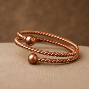Ensemble de bracelets en cuivre faits main, unisexes, tendance et élégants, pour femmes, idéal pour les fiançailles, les mariages et les fêtes. - Product Image 5