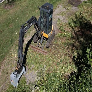 Mini-excavatrice professionnelle John Deere avec broyeur, conçue pour les terrains difficiles et les multiples conditions de travail - Product Image 2