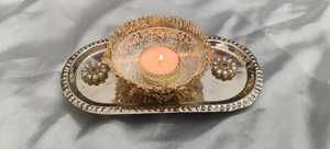 Support de bougie décoratif plaqué argent avec plateau miroir, centre de table Diya indien traditionnel, accents floraux Kundan - Product Image 2