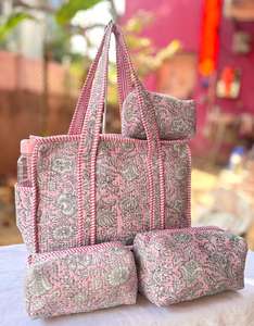 Bolsas de tela acolchada de algodón hechas a mano en India y combo de bolsas de mano, fáciles de transportar, lavables a mano y a máquina, bolsas de aseo. - Product Image 4