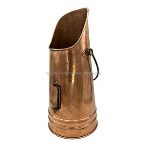Le seau à charbon en cuivre artisanal classique ajoute de l'élégance au décor de cheminée adapté aux maisons traditionnelles rustiques ou de ferme - Product Image 1