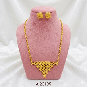 ชุดเครื่องประดับสำหรับผู้หญิงจาก MOLL JEWELLERS รับรองคุณภาพ ทำจากทองแดงผสมสังกะสี ชุบทอง 18K ประดับเพชรซิร์คอน เหมาะสำหรับงานแต่งงานและงานปาร์ตี้ ประกอบด้วยต่างหูและเข็มกลัด - Product Image 6