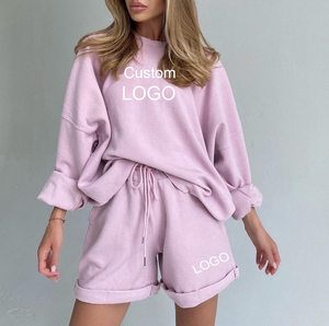 Ensemble décontracté deux pièces pour femme : sweat-shirt blanc oversize et short, avec logo personnalisé, en molleton de coton à col ras du cou - Product Image 4