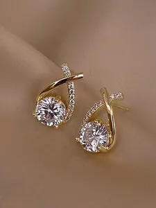 Boucles d'oreilles élégantes en cristal pour femmes, plaquées or, zircon solitaire, bijoux de créateur, cadeau tendance - Product Image 3