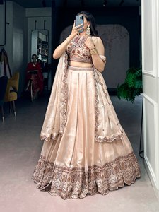 ชุดเลเฮนกาโชลีดีไซน์เนอร์สำหรับงานปาร์ตี้ สวยสะดุดตา พร้อมผ้าคลุมไหล่สวยงาม ชุดเลเฮนกาโชลีดีไซน์เนอร์สำหรับงานแต่งงาน ดีไซน์หรูหรา - Product Image 5