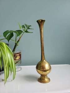 Vase décoratif en laiton de haute qualité avec motif floral en acrylique, cadeau idéal ou complément de décoration intérieure à prix raisonnable - Product Image 6