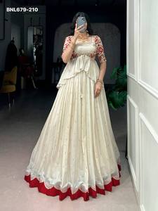 ชุดเลเฮนกา-เสื้อปักลายดิ้นและด้ายประดับเลื่อมผ้าไหมช็อกโกแลตดีไซน์หรูหรา พร้อมเสื้อโคติแบบเปปลัม จากซัพพลายเออร์ที่เมืองสุรัต - Product Image 6