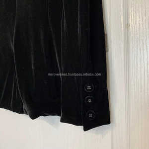 Blazer en velours noir italien vintage des années 90 : veste rétro pour femme - Product Image 2