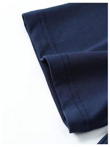 Camiseta de Algodón Estampada Azul Marino para Hombre, Fabricada en Sialkot, Manga Corta, Cuello Redondo, Corte Regular, Estilo Urbano, Prenda Auténtica - Product Image 4