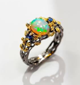 Bague élégante en opale naturelle multicolore, conçue pour un jeu de couleurs éclatant, une beauté gracieuse et un attrait de luxe intemporel. - Product Image 1