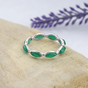 Bague de fête minimaliste pour femme en argent sterling 925 plaqué rhodium avec cabochon en onyx vert 3x6 mm de forme marquise et sertissage clos, idéale comme cadeau - Product Image 1