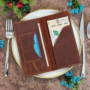 Tarjetero de Cuero Genuino Hecho a Mano, Clásico y de Lujo, con Logotipo Personalizado, Resistente al Agua, para Restaurantes y Hoteles - Product Image 1