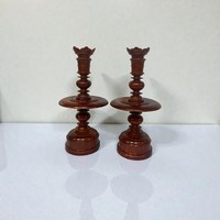 Deux lampes sans fil modernes avec abat-jour original en bois de Huong pour usage d'autel