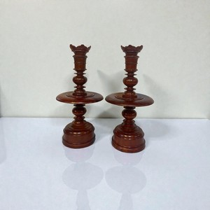 Les deux lampes placées sur l'autel sont en bois de Huong. - Product Image 2