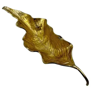 Nouvelle Tendance 2026 : Assiette Décorative Métallique Faite Main, Silhouette Sculpturale Feuille Organique, Texture Artisanale Riche, Écologique et Moderne - Product Image 3