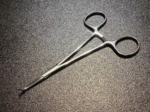 Pinces chirurgicales délicates Gemini Mixer pour chirurgie générale, 5,5 pouces, entièrement courbées, pointes délicates, en acier inoxydable, certifiées CE ISO - Product Image 1