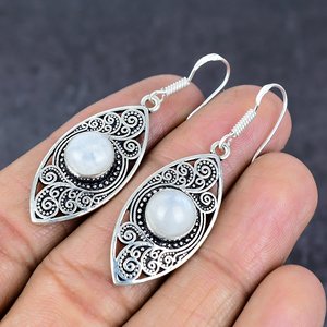 Boucles d'oreilles Huggie vintage bohèmes en argent du Rajasthan, pierres précieuses en pierre de lune arc-en-ciel, forme géométrique, bijoux de fête pour femme, cadeau - Product Image 3