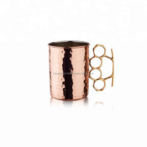 Mug en acier inoxydable avec finition polie, parfait pour un accessoire élégant pour le thé et le café à la maison, provenant d'Inde. - Product Image 4