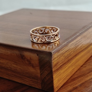 แหวนทองคำขาว 18K ประดับเพชรลายใบไม้เคลือบสีขาว ดีไซน์หรูหราสำหรับผู้หญิง เหมาะสำหรับงานแต่งงาน งานเลี้ยง ของขวัญสุดพิเศษ ขัดเงาอย่างดี - Product Image 2