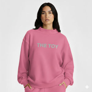 Sudadera de forro polar para mujer con cuello alto que ofrece excelente comodidad y calidez con un corte moderno y relajado para conjuntos de otoño e invierno. - Product Image 1