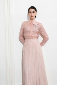 Blouses et chemises pour femmes en gros, ODM SERPENTINE STRIPE BLOUSE, blouses élégantes à manches longues en tissu CUPRO pour femmes de WhiteAnt - Product Image 5