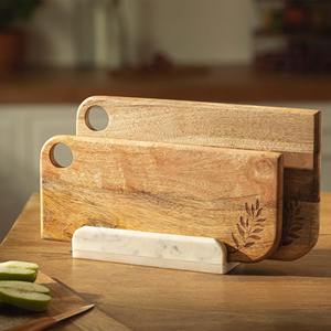 Soporte de Madera de Lujo para Tablas de Cortar con Base Metálica, Organizador Moderno para Encimeras de Cocina, para Tablas de Cortar y Tablas para Pan - Product Image 5