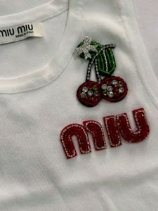 เสื้อครอปท็อปทรงบัสติเยร์ ELLACCI ประดับมุก ลูกปัด และเลื่อม พร้อมสายรัดถอดได้ สีชมพู - Product Image 4