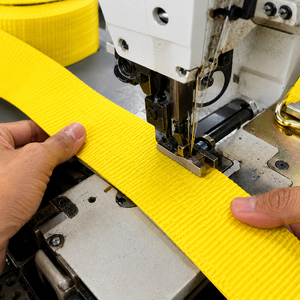 Sangle d'arrimage à cliquet en polyester 75 mm avec double crochet en J, résistance à la rupture de 1000 kg, couleur jaune - Product Image 2