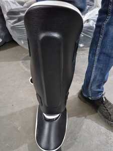 Protector de Espinillas de Cuero/PU/Nylon Premium para Entrenamiento de Kickboxing, MMA y Muay Thai - Product Image 3