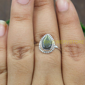 แหวนลาบราดอไรต์ทรงลูกแพร์ธรรมชาติ เงินแท้ 925 แหวนล้อมเพชรเม็ดเล็ก งานแฮนด์เมด พลอยแท้ เรียบง่าย เครื่องประดับผู้หญิง ของขวัญคริสต์มาส - Product Image 5