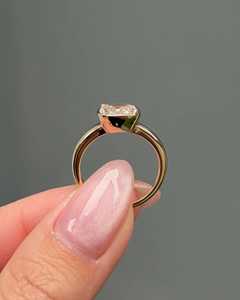 Bague de fiançailles en diamant de laboratoire taille coussin style ancien, 2,50 carats, monture bouton, certifiée IGI - Product Image 6
