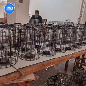 Mangeoire à oiseaux suspendue extérieure en métal de qualité supérieure <span class=keywords><strong>Cage</strong></span> à oiseaux sauvage de style classique à l'épreuve des écureuils avec toit pour jardin et cour pour salon - Product Image 4