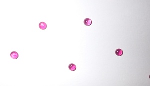 Rubis étoilé transparent rond 4x4 mm 1 carat, cabochon poli créé en laboratoire avec effet étoile à 6 branches pour la fabrication de bijoux - Product Image 6
