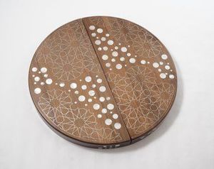 Posavasos Hecho a Mano Mother of Parlay - Cubierta Antipolvo Moderna para Sala de Estar, Material Orgánico, Base de Madera - Product Image 2