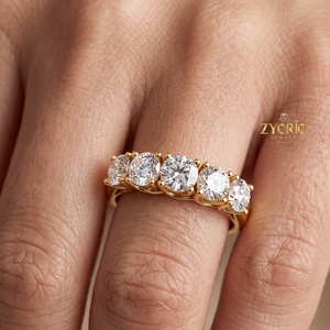 Bague de luxe pour femme avec 5 diamants de laboratoire ronds taille brillant de 1,50 carat, couleur D, bijou élégant pour fiançailles - Product Image 3