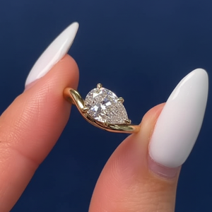 Anillo de Compromiso Solitario con Corte de Pera de 1.00 CT, Cultivado en Laboratorio, Certificado IGI, Chapado en Oro de 14K y Rodio - Product Image 3