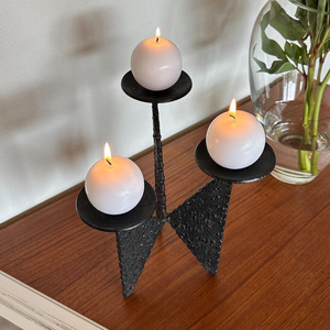 Support de bougie triple en fer texturé noir moderne, sculpture artistique unique, accent de table, décoration intérieure, centre de table - Product Image 3
