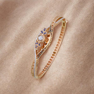 Brazalete de Filigrana de Diseño con Detalles Florales Azules de Lujo, Joyería Elegante con Moissanita y Oro Rosa - Product Image 2