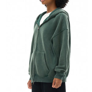 Sudadera con capucha corta unisex de polialgodón con forro polar, con logo personalizado, efecto batik, lavado ácido y estampado con logo personalizado. - Product Image 2