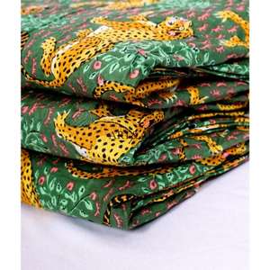 Tissu imprimé sur mesure en coton 100 %, idéal pour l'ameublement et les vêtements, designs personnalisés également disponibles - Product Image 2