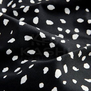 Maillot de bain une pièce tendance pour femme, idéal pour l'été, en tissu doux et flexible, coupe confortable, motif uni sur le devant - Product Image 6