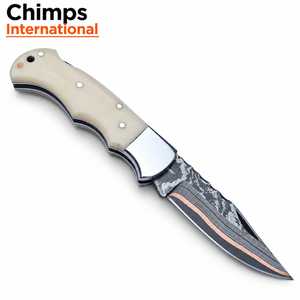 Cuchillo de Caza Plegable de Acero de Damasco Chimps International, Hoja de Punta Caída con Incrustaciones de Cobre, EDC de 7 Pulgadas, Hueso de Camello - Product Image 1