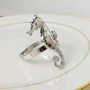 Anneaux de serviette en métal de haute qualité pour serviettes en tissu, décoration de table élégante et durable pour restaurants et hôtels - Product Image 3