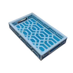 Plateau décoratif rectangulaire en résine, motif géométrique bleu et blanc, design moderne, avec poignée, multifonctionnel pour le service et la présentation, Ramadan - Product Image 6